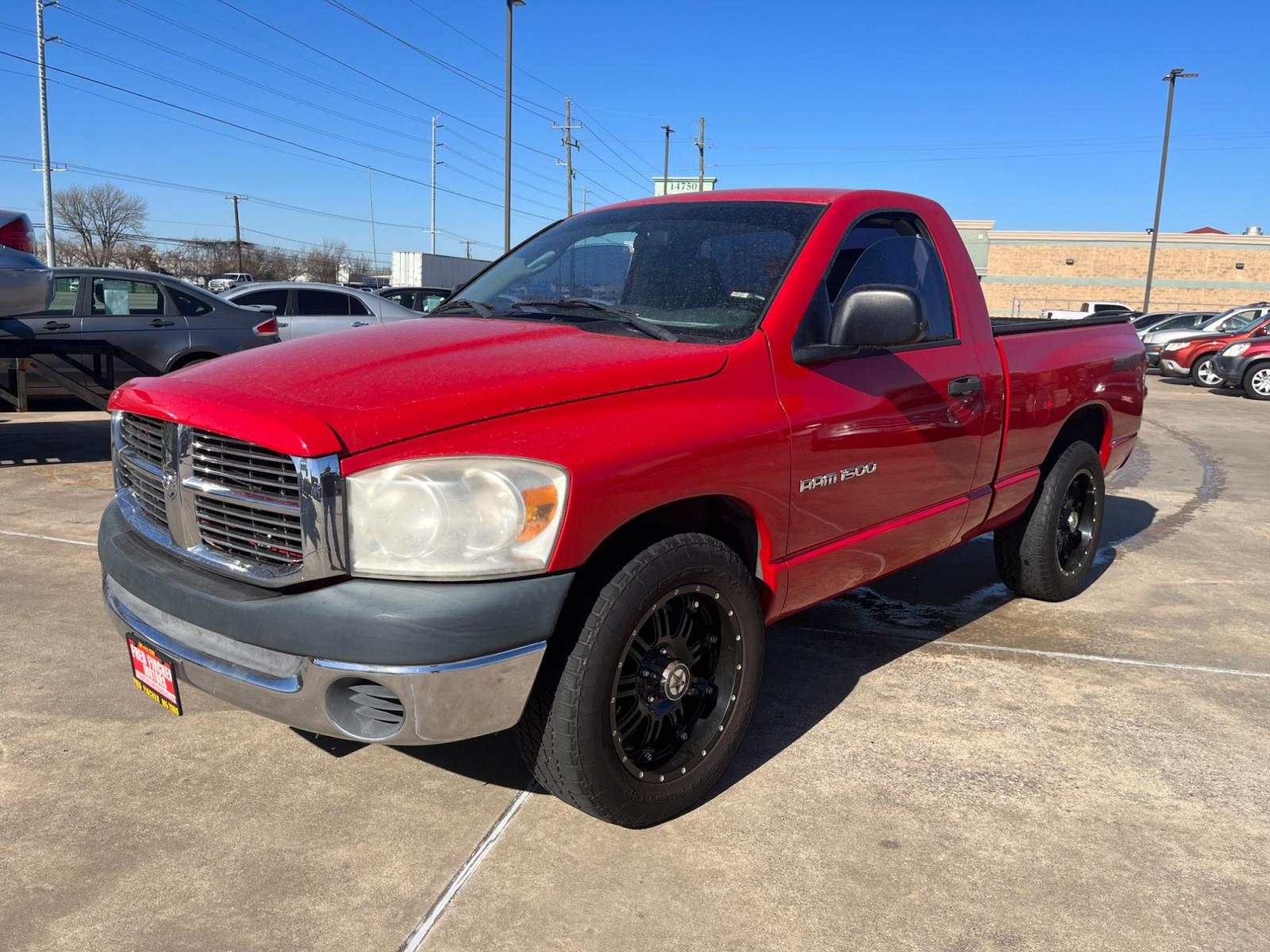2007 red /black Dodge Ram 1500 SLT 2WD (1D7HA16K97J) with an 3.7L V6 SOHC 12V engine, Manual transmission, located at 14700 Tomball Parkway 249, Houston, TX, 77086, (281) 444-2200, 29.928619, -95.504074 - Photo #2
